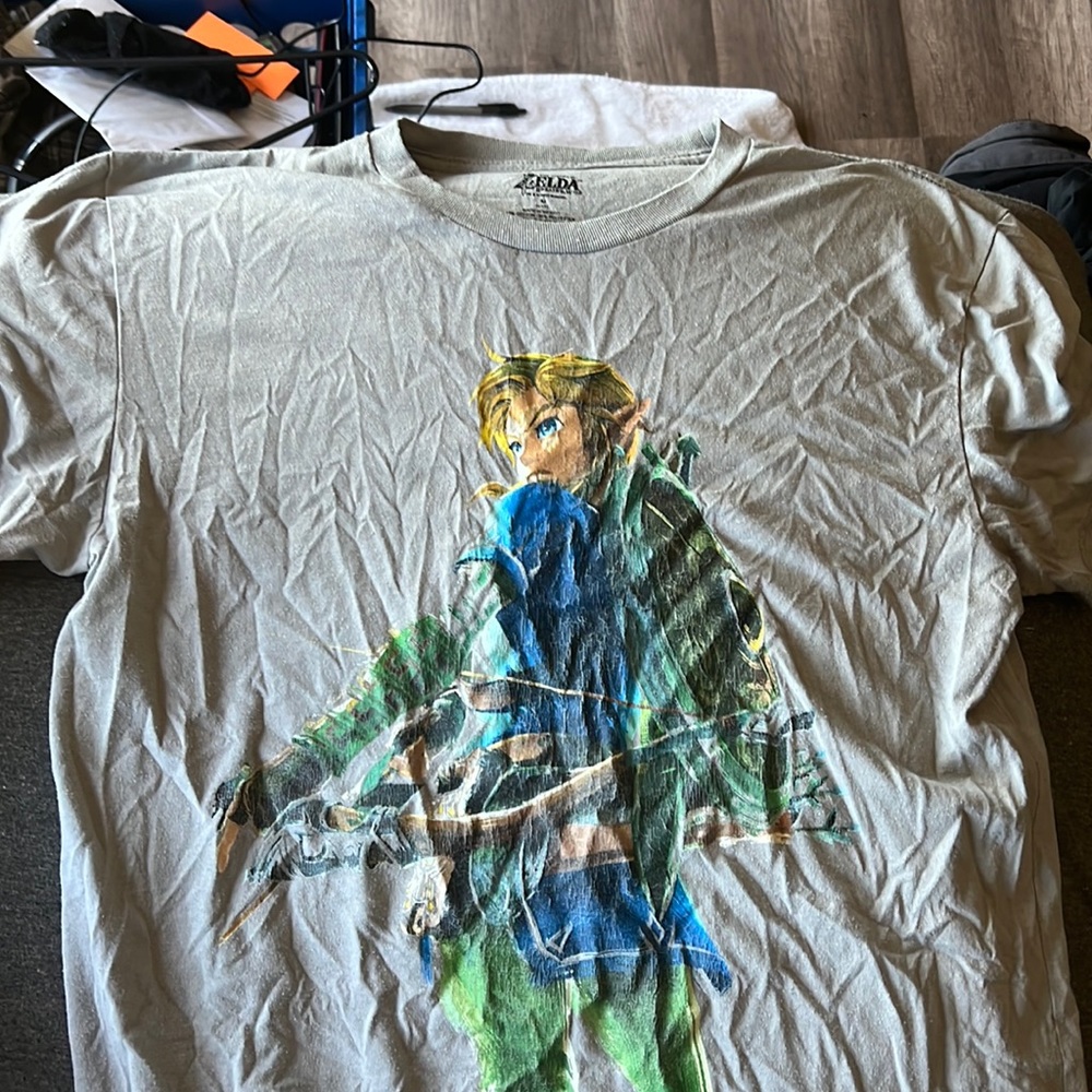 TLOZ BOTW medium t shirt